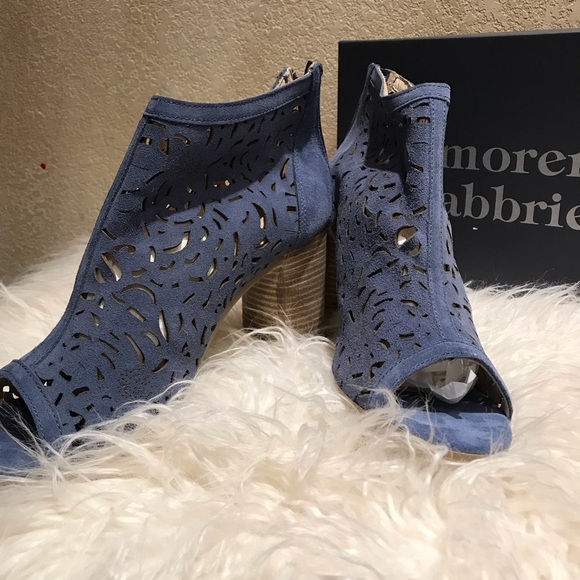 Heels - Picture 2 of 3